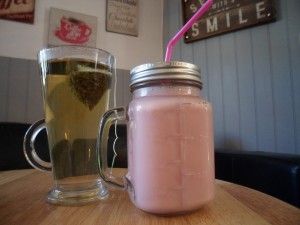 Soy milkshake and green tea